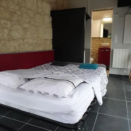 Appartement Studio Privatif Dans Propriete Au Calme